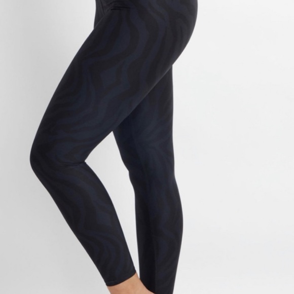 SAVVI Abstract Zebra Print High Waisted Leggings - Picture 2 of 4